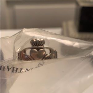 Avon nwt sterling silver Claddaugh pinky toe ring